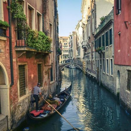 B&B Al Teatro With Canal View Venice Exterior photo