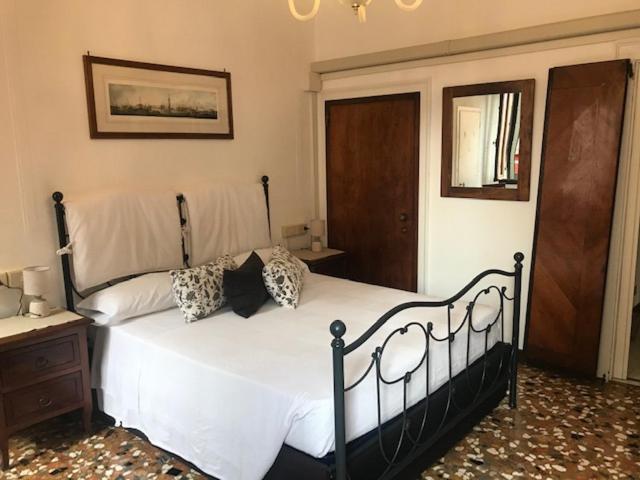B&B Al Teatro With Canal View Venice Exterior photo