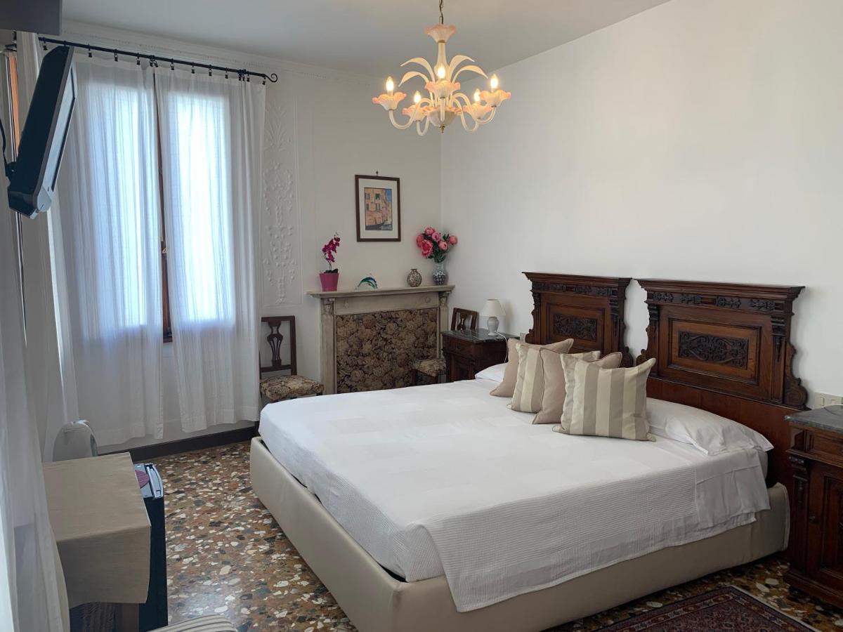 B&B Al Teatro With Canal View Venice Exterior photo