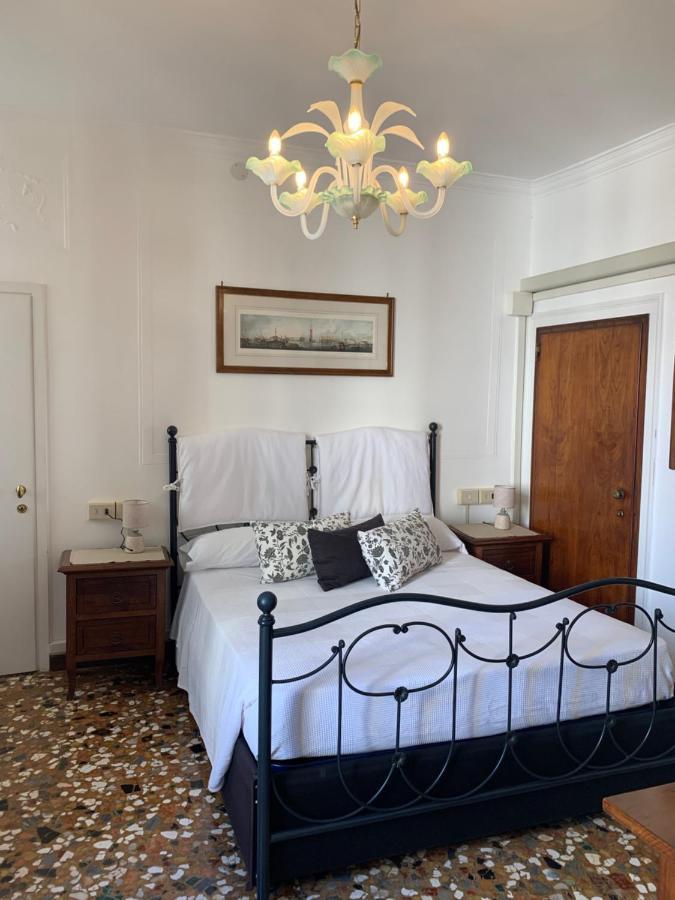 B&B Al Teatro With Canal View Venice Exterior photo