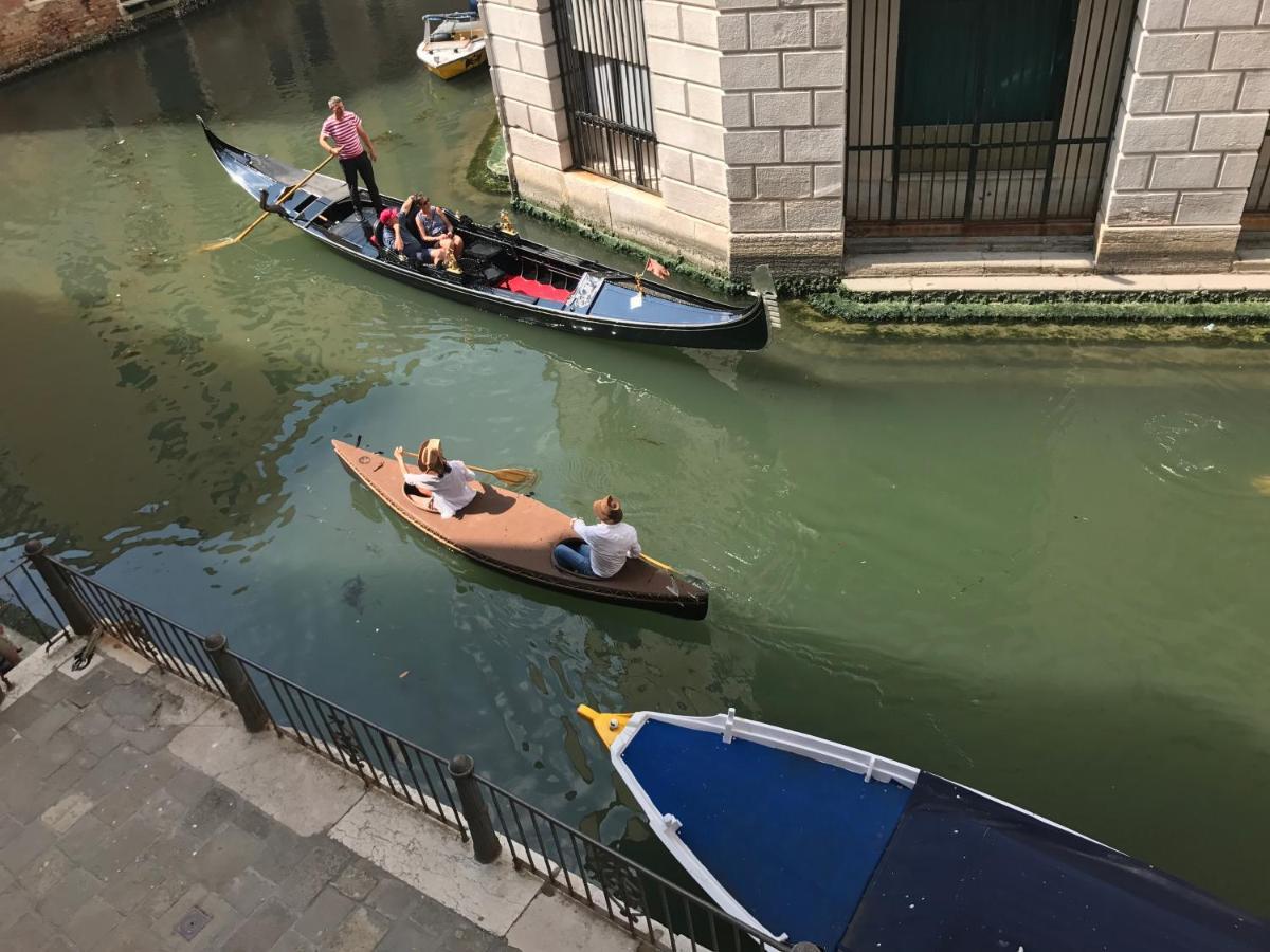 B&B Al Teatro With Canal View Venice Exterior photo