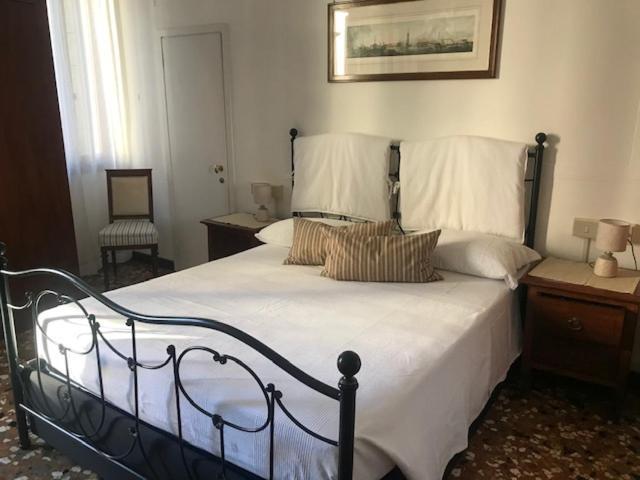 B&B Al Teatro With Canal View Venice Exterior photo