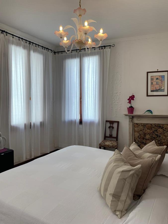 B&B Al Teatro With Canal View Venice Exterior photo